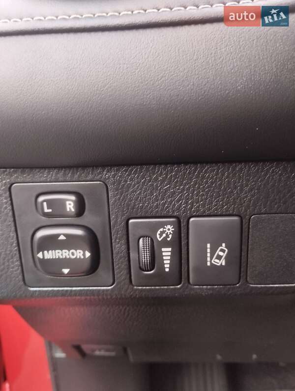 Позашляховик / Кросовер Toyota RAV4 2017 в Умані