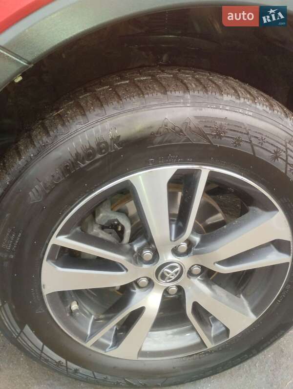 Позашляховик / Кросовер Toyota RAV4 2017 в Умані