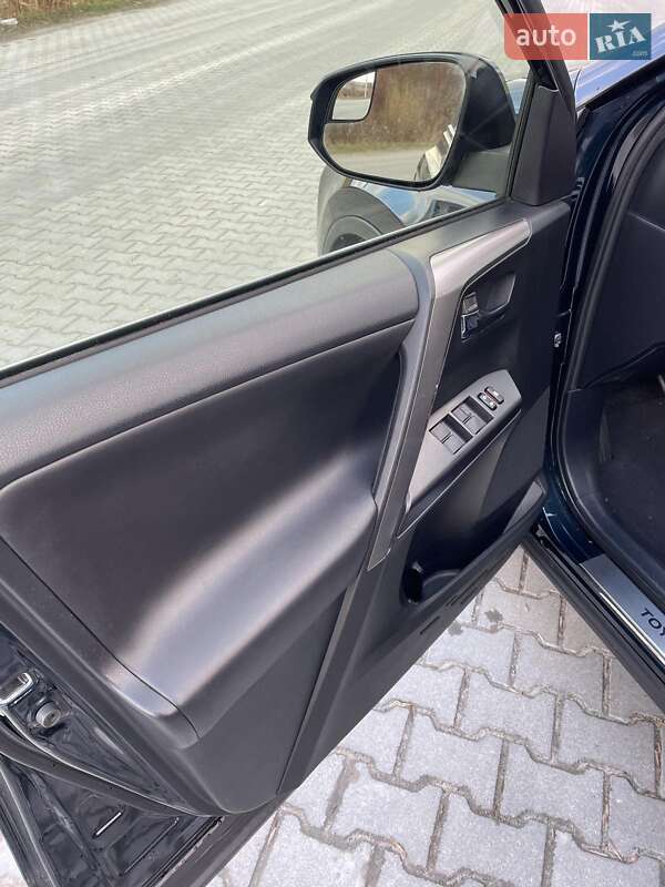 Позашляховик / Кросовер Toyota RAV4 2016 в Львові фото 13 Позашляховик / Кросовер Toyota RAV4 2016 в Львові