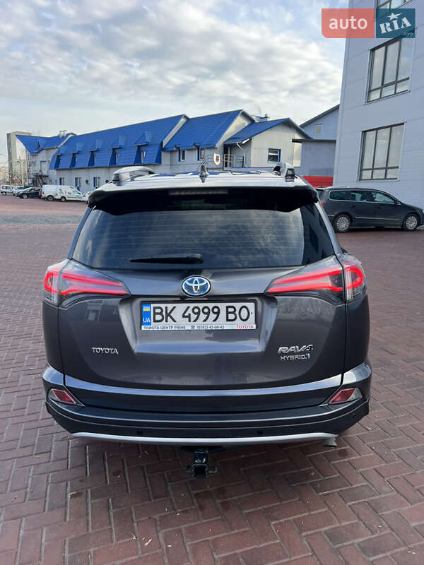 Внедорожник / Кроссовер Toyota RAV4 2016 в Ровно
