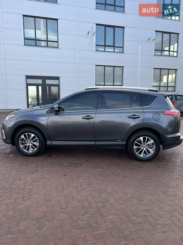 Внедорожник / Кроссовер Toyota RAV4 2016 в Ровно