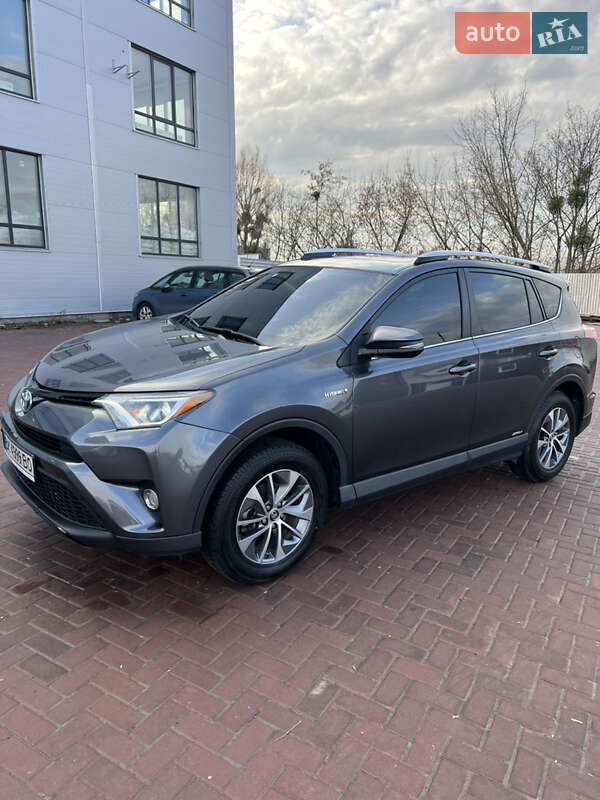 Внедорожник / Кроссовер Toyota RAV4 2016 в Ровно