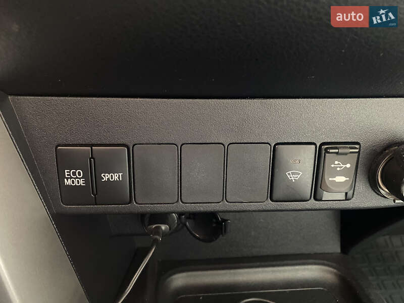 Позашляховик / Кросовер Toyota RAV4 2016 в Золочеві фото 7 Позашляховик / Кросовер Toyota RAV4 2016 в Золочеві