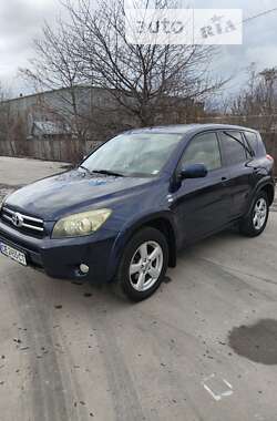 Внедорожник / Кроссовер Toyota RAV4 2006 в Черновцах