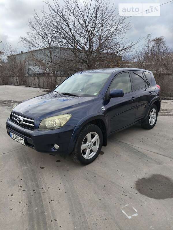 Позашляховик / Кросовер Toyota RAV4 2006 в Чернівцях