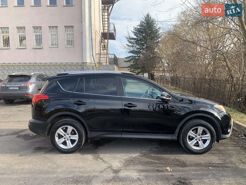 Внедорожник / Кроссовер Toyota RAV4 2013 в Жовкве