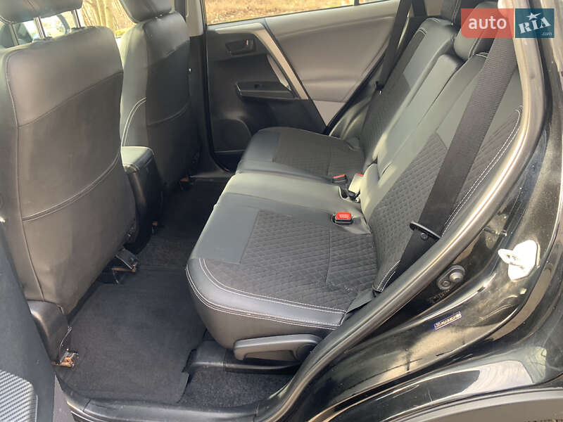 Внедорожник / Кроссовер Toyota RAV4 2013 в Жовкве