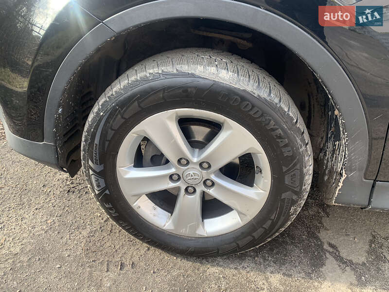 Внедорожник / Кроссовер Toyota RAV4 2013 в Жовкве