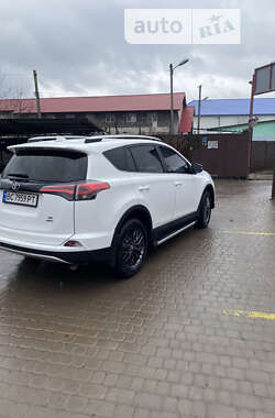 Позашляховик / Кросовер Toyota RAV4 2015 в Сокалі