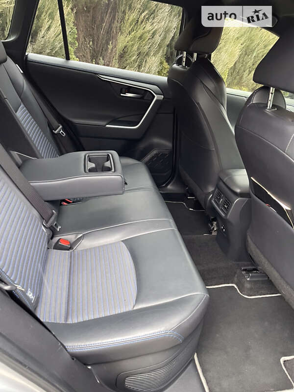 Позашляховик / Кросовер Toyota RAV4 2019 в Львові