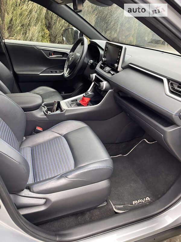 Позашляховик / Кросовер Toyota RAV4 2019 в Львові
