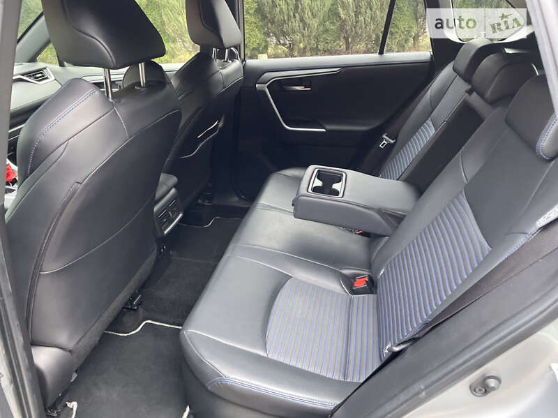 Позашляховик / Кросовер Toyota RAV4 2019 в Львові
