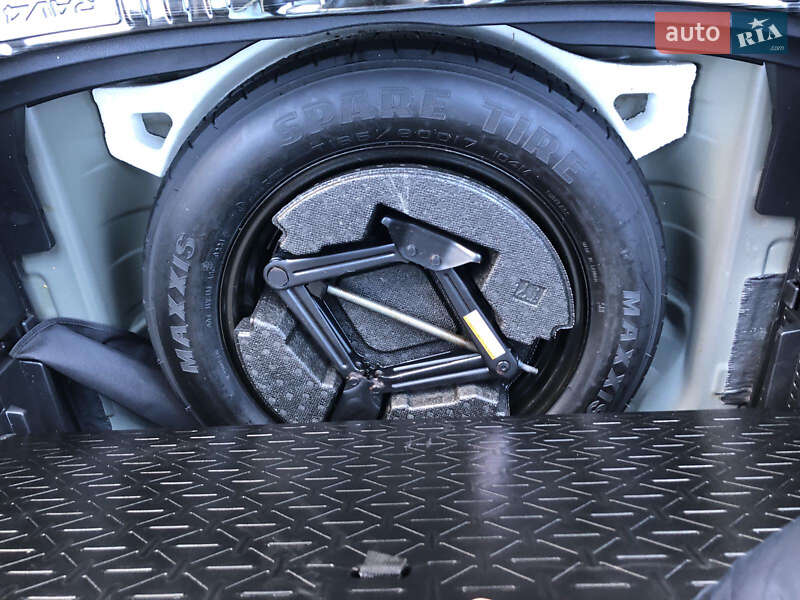Позашляховик / Кросовер Toyota RAV4 2021 в Дніпрі