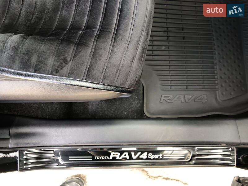 Позашляховик / Кросовер Toyota RAV4 2021 в Дніпрі