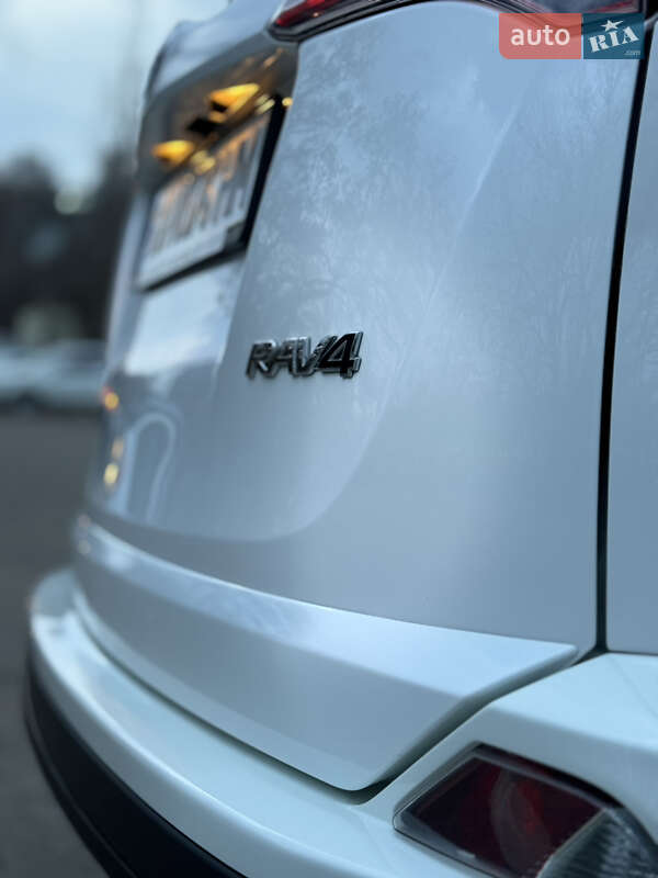 Позашляховик / Кросовер Toyota RAV4 2017 в Одесі