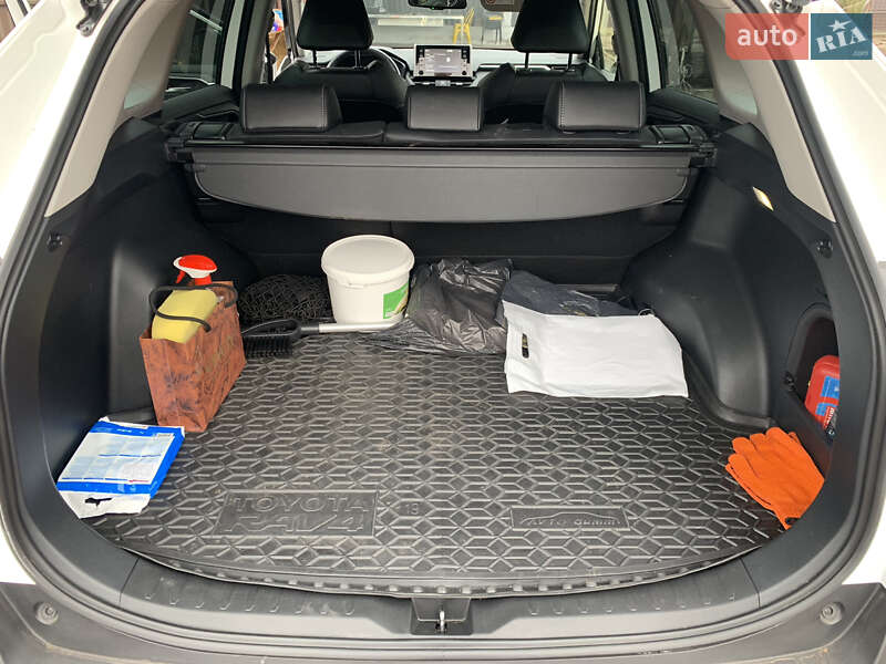 Позашляховик / Кросовер Toyota RAV4 2021 в Кривому Розі