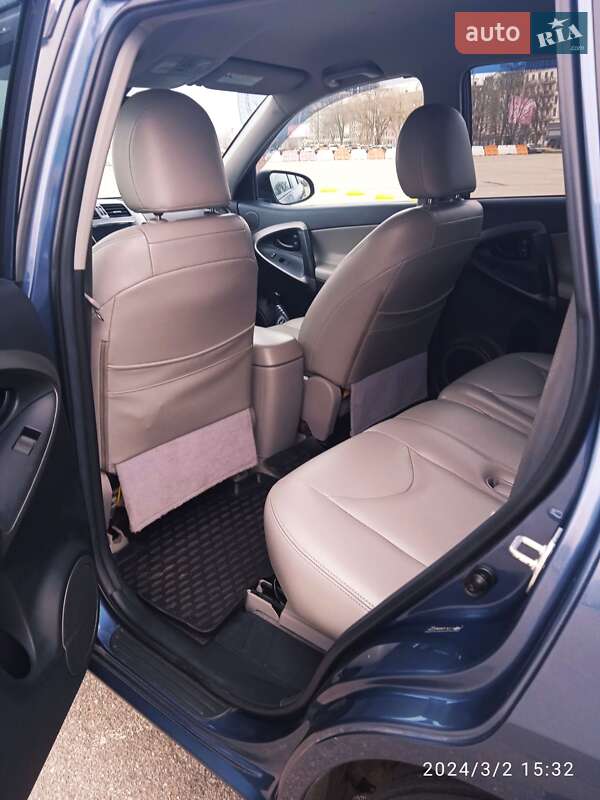 Внедорожник / Кроссовер Toyota RAV4 2012 в Одессе