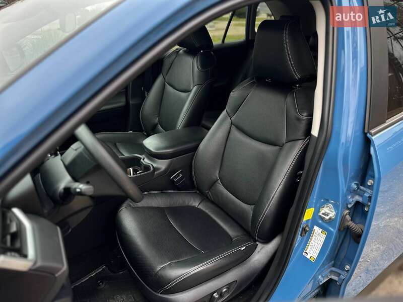 Позашляховик / Кросовер Toyota RAV4 2023 в Чернівцях