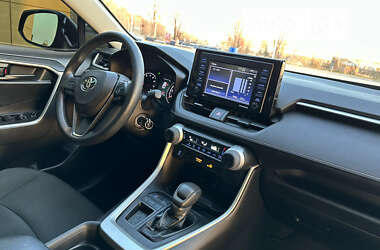 Внедорожник / Кроссовер Toyota RAV4 2021 в 