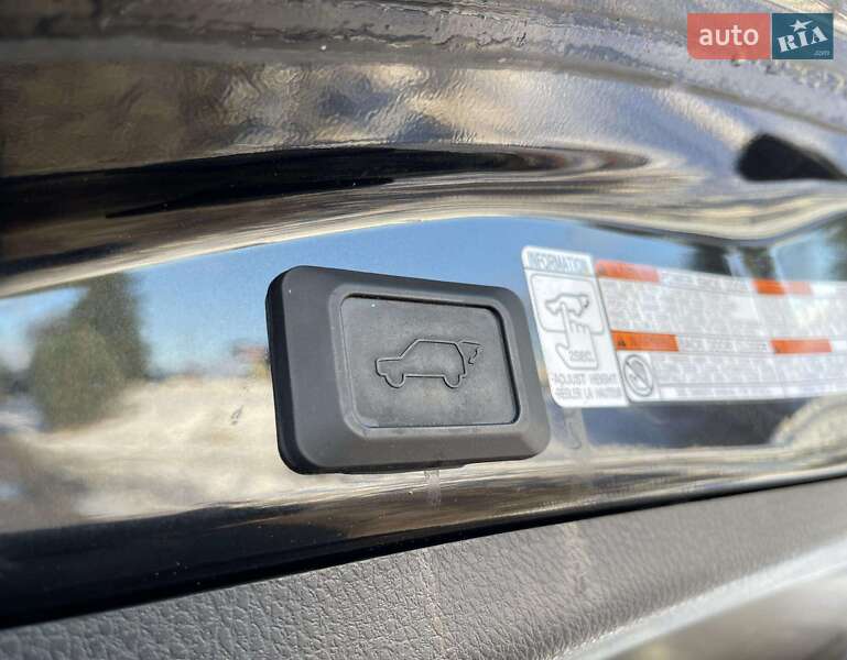 Внедорожник / Кроссовер Toyota RAV4 2018 в Бродах