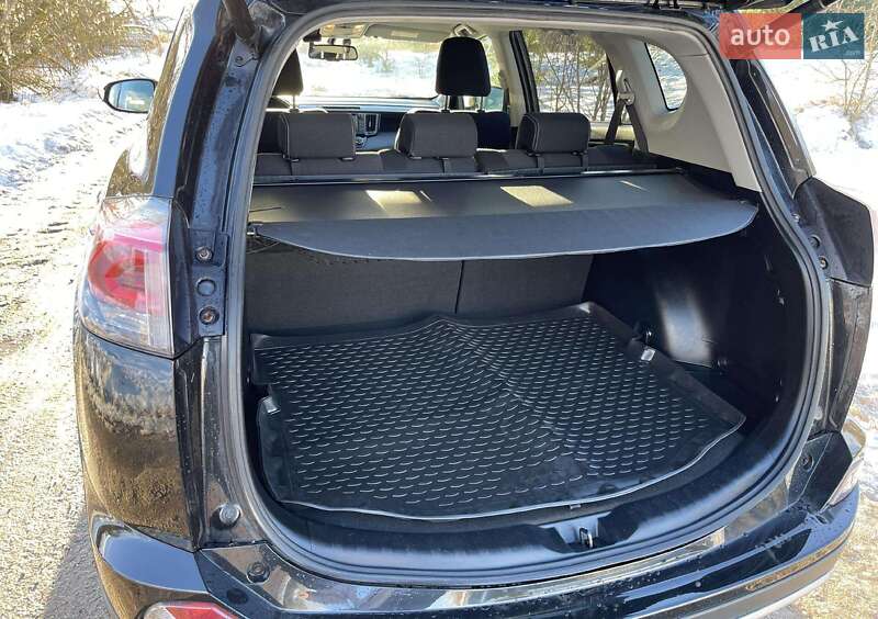 Внедорожник / Кроссовер Toyota RAV4 2018 в Бродах