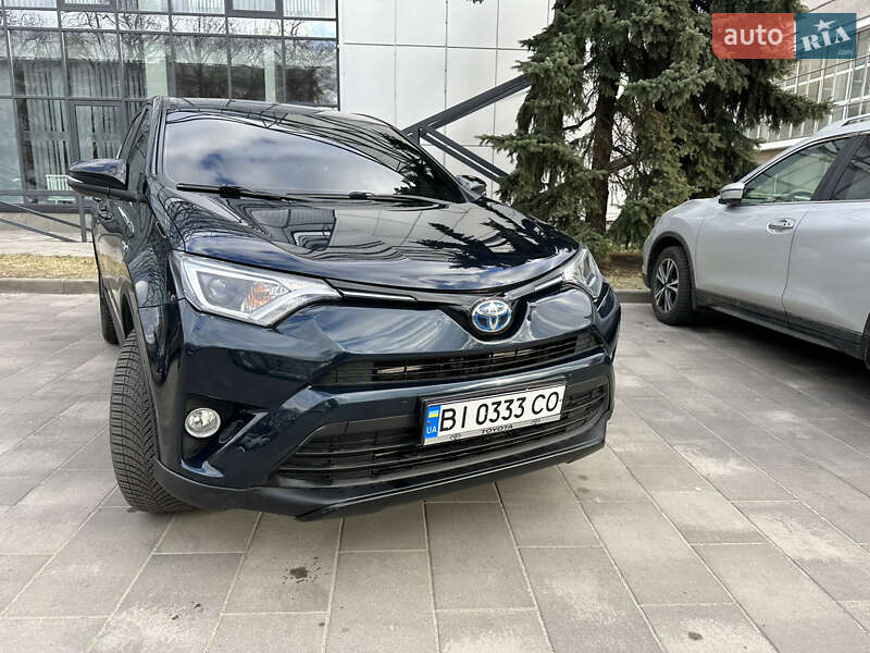 Внедорожник / Кроссовер Toyota RAV4 2017 в Полтаве