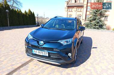 Позашляховик / Кросовер Toyota RAV4 2018 в 