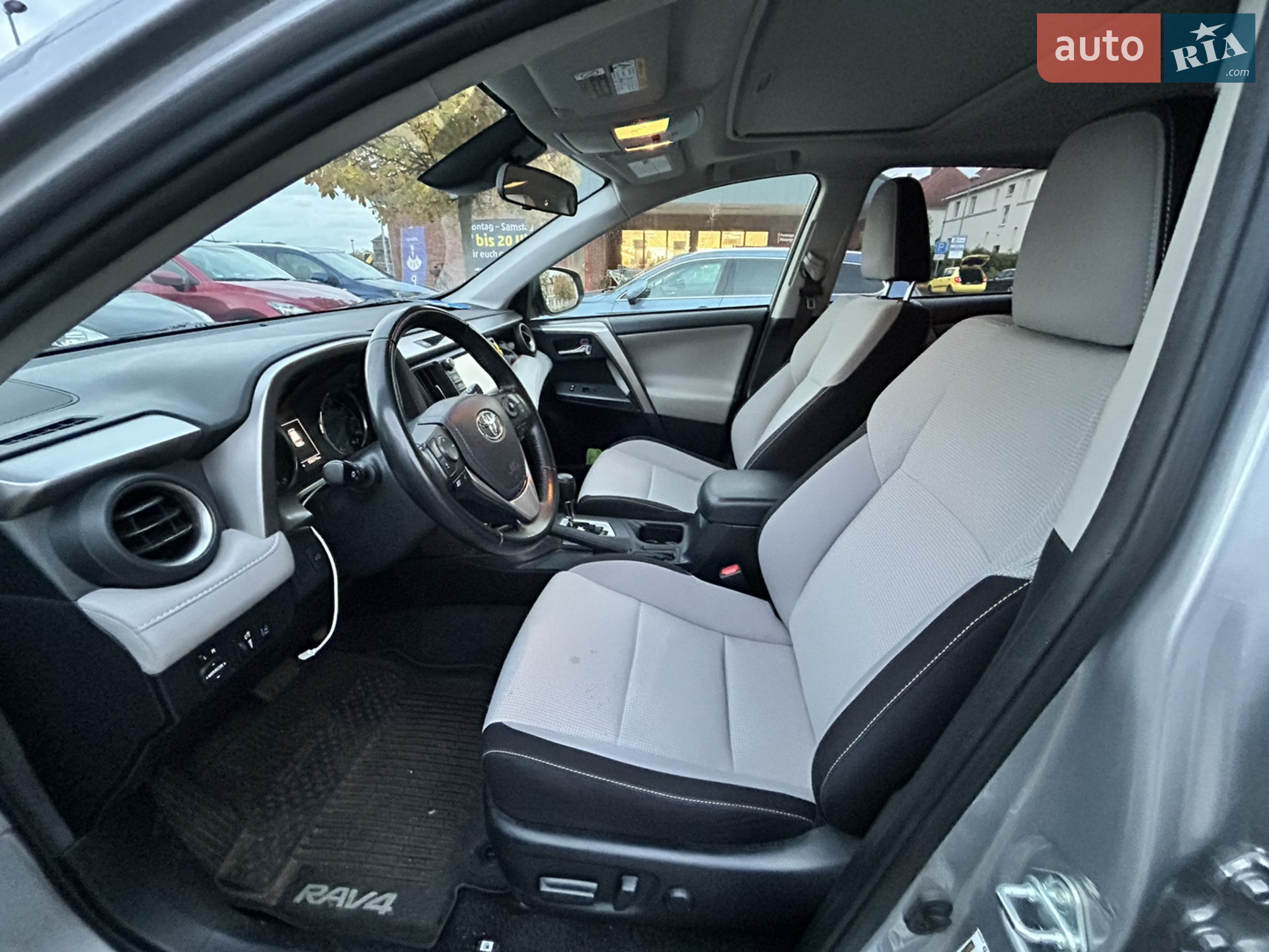 2017 Toyota RAV 4 - мініатюра 6
