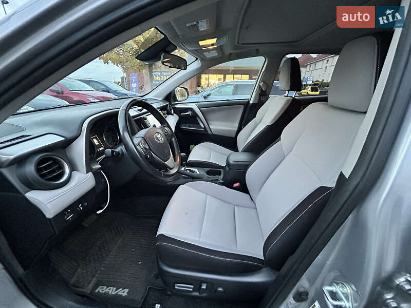 Позашляховик / Кросовер Toyota RAV4 2017 в Вишгороді