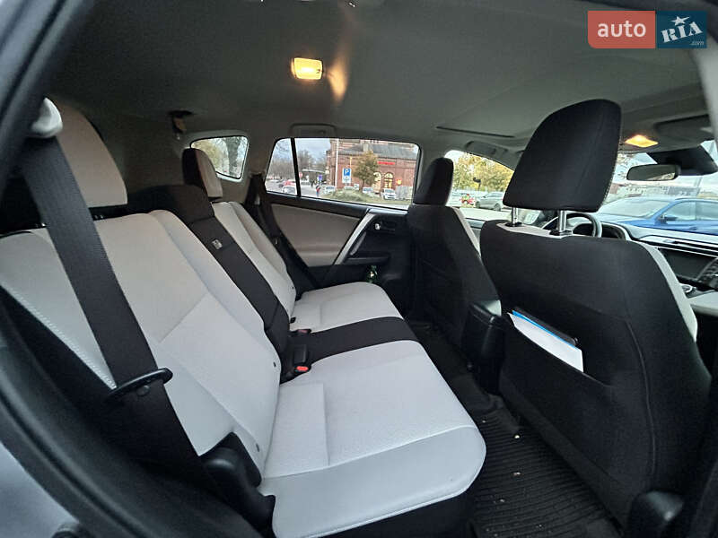 Позашляховик / Кросовер Toyota RAV4 2017 в Вишгороді