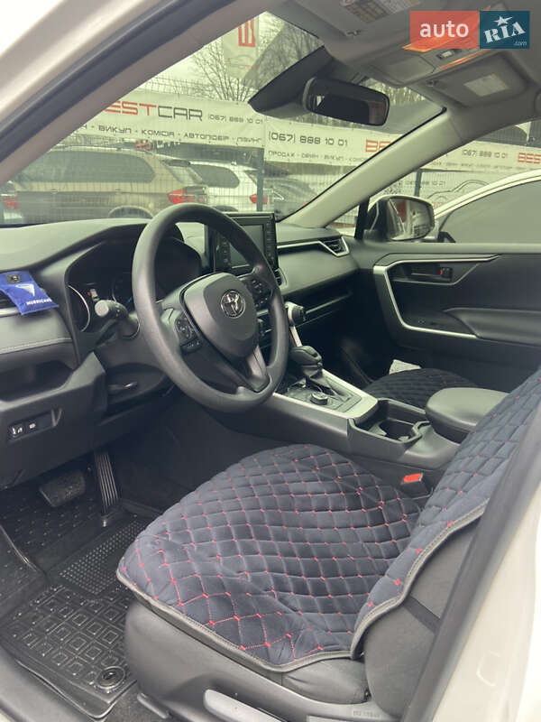 Внедорожник / Кроссовер Toyota RAV4 2019 в Виннице