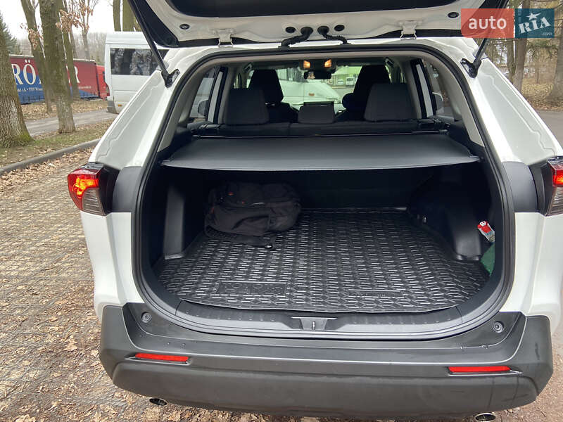 Внедорожник / Кроссовер Toyota RAV4 2019 в Виннице