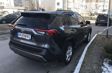 Позашляховик / Кросовер Toyota RAV4 2021 в Харкові