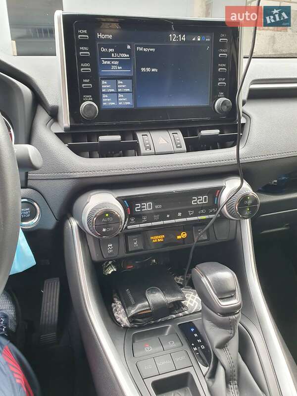 Позашляховик / Кросовер Toyota RAV4 2020 в Мукачевому