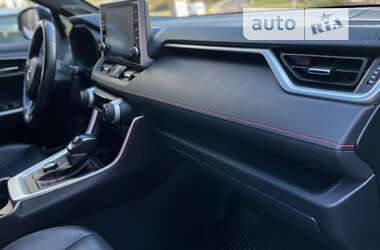 Внедорожник / Кроссовер Toyota RAV4 2021 в 