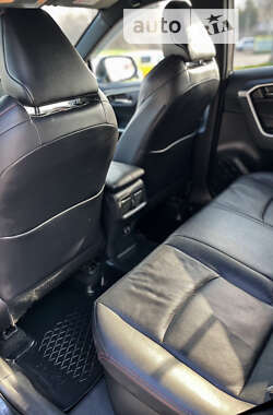 Внедорожник / Кроссовер Toyota RAV4 2021 в 