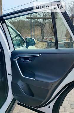 Внедорожник / Кроссовер Toyota RAV4 2020 в Лохвице