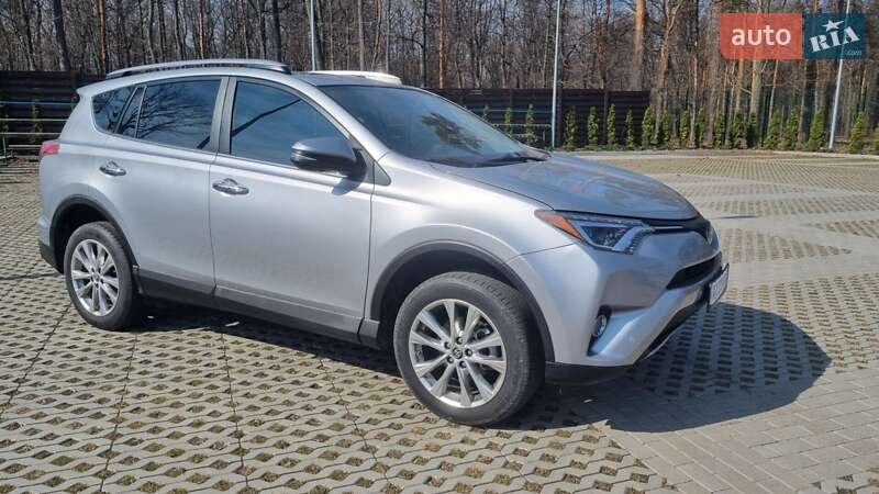 Позашляховик / Кросовер Toyota RAV4 2018 в Харкові