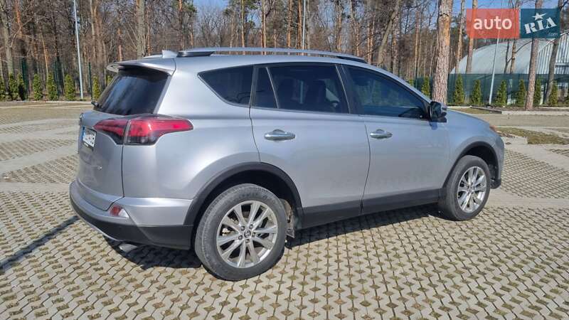 Позашляховик / Кросовер Toyota RAV4 2018 в Харкові