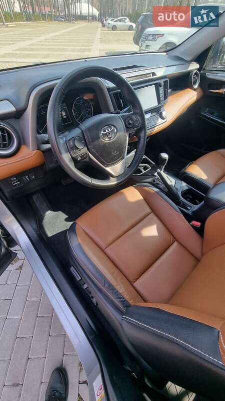 Позашляховик / Кросовер Toyota RAV4 2018 в Харкові