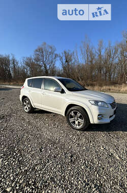 Внедорожник / Кроссовер Toyota RAV4 2011 в Черновцах