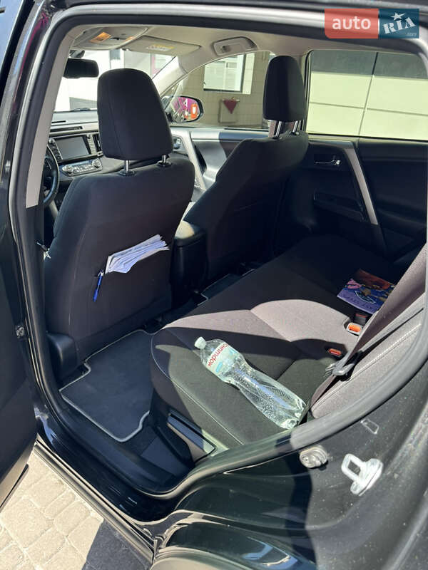 Позашляховик / Кросовер Toyota RAV4 2017 в Харкові