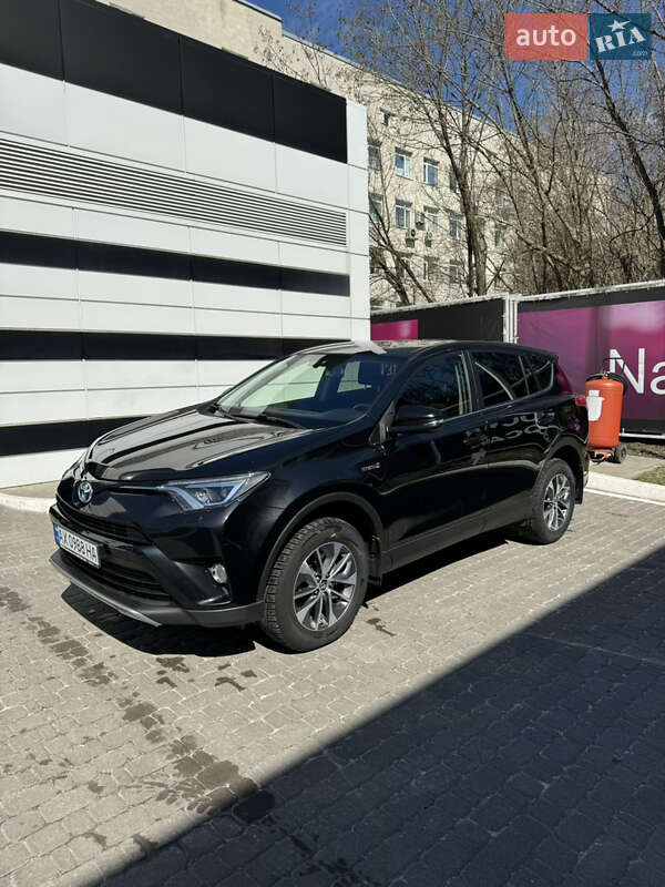 Позашляховик / Кросовер Toyota RAV4 2017 в Харкові