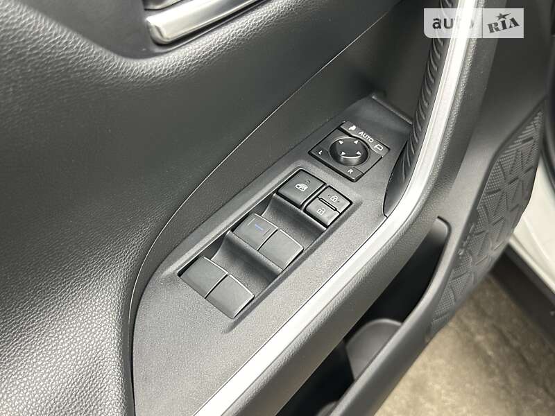 Позашляховик / Кросовер Toyota RAV4 2020 в Харкові