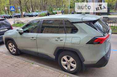 Позашляховик / Кросовер Toyota RAV4 2020 в Львові