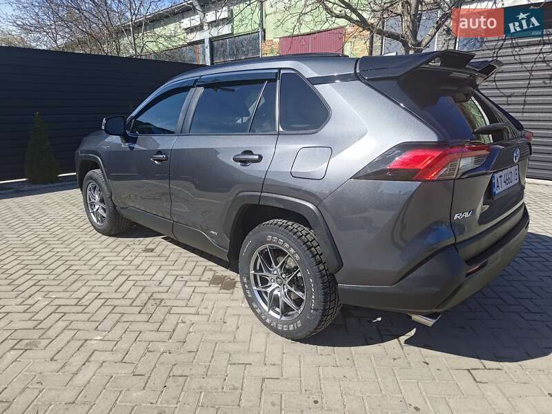 Позашляховик / Кросовер Toyota RAV4 2021 в Івано-Франківську