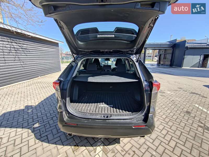 Позашляховик / Кросовер Toyota RAV4 2021 в Івано-Франківську