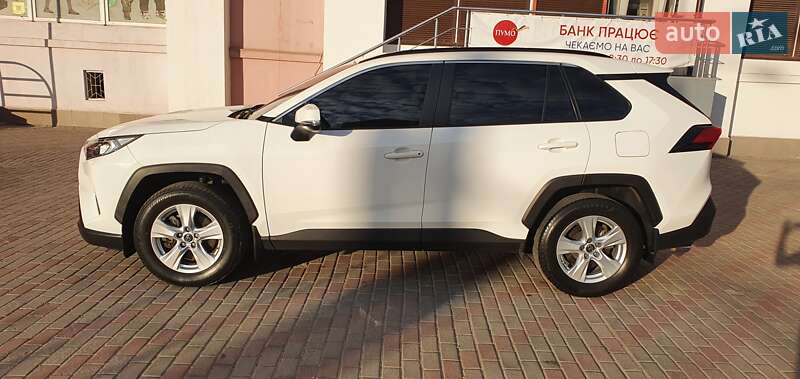 Внедорожник / Кроссовер Toyota RAV4 2019 в Харькове
