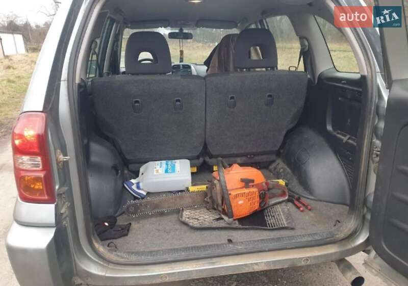 Внедорожник / Кроссовер Toyota RAV4 2004 в Киеве