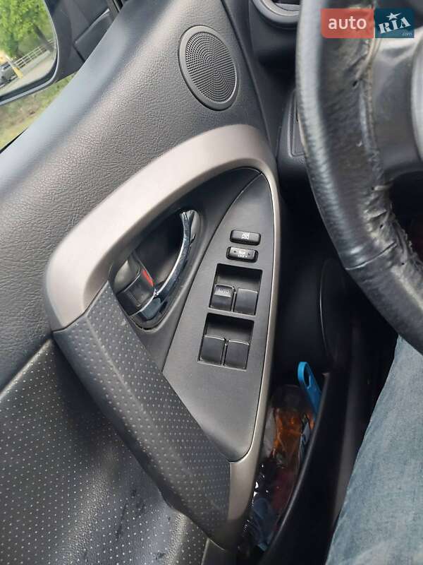 Позашляховик / Кросовер Toyota RAV4 2007 в Ужгороді